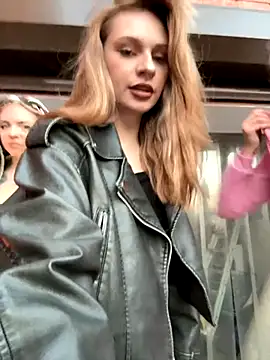 Snapshot of TwixCouple chatting on 11/01/25, 02:08 TwixCouple online show from 11/01/25, 02:08