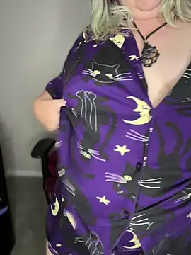 Snapshot of kitten0760 chatting on 06/14/26, 06:10 kitten0760 online show from 06/14/26, 06:10