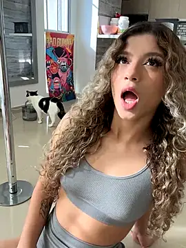 Snapshot of Melina-Smith chatting on 11/20/25, 08:41 Melina-Smith online show from 11/20/25, 08:41