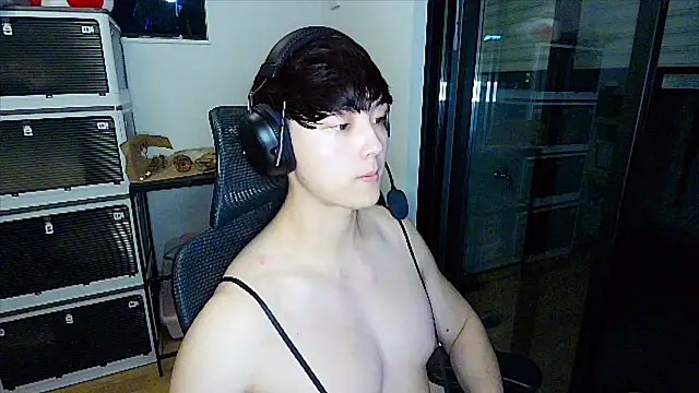 Snapshot of Tkcqcc chatting on 05/17/26, 01:29 Tkcqcc online show from 05/17/26, 01:29