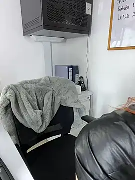 Snapshot of Eyleen_24 chatting on 02/22/25, 07:03 Eyleen 24 online show from 02/22/25, 07:03