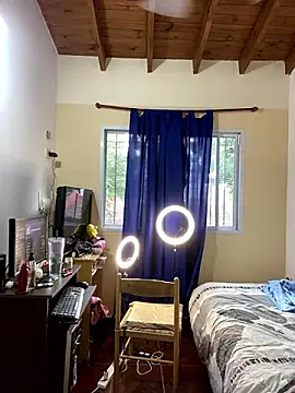 Snapshot of FlorBich chatting on 12/05/24, 10:12 FlorBich online show from 12/05/24, 10:12