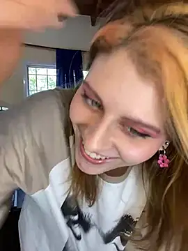 Snapshot of FlorBich chatting on 12/08/24, 08:04 FlorBich online show from 12/08/24, 08:04