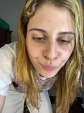 Snapshot of FlorBich chatting on 01/07/25, 02:42 FlorBich online show from 01/07/25, 02:42