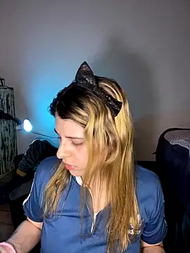 Snapshot of FlorBich chatting on 09/18/25, 08:27 FlorBich online show from 09/18/25, 08:27