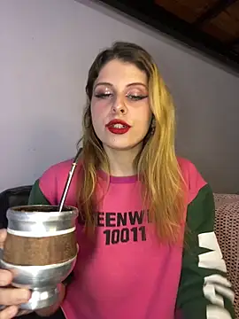 Snapshot of FlorBich chatting on 10/06/25, 11:57 FlorBich online show from 10/06/25, 11:57