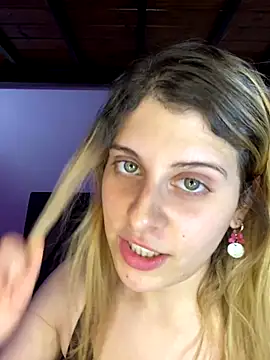 Snapshot of FlorBich chatting on 10/24/25, 05:37 FlorBich online show from 10/24/25, 05:37