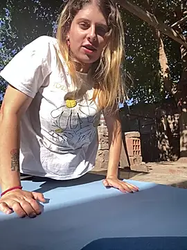 Snapshot of FlorBich chatting on 03/11/26, 07:42 FlorBich online show from 03/11/26, 07:42