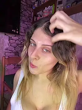 Snapshot of FlorBich chatting on 03/25/26, 03:23 FlorBich online show from 03/25/26, 03:23