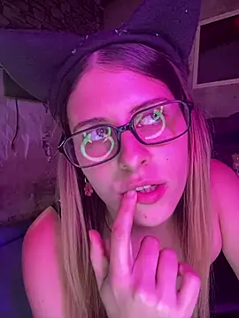 Snapshot of FlorBich chatting on 04/18/26, 03:10 FlorBich online show from 04/18/26, 03:10