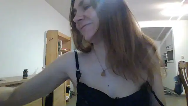 Snapshot of JasmineGlamour chatting on 04/07/26, 06:52 JasmineGlamour online show from 04/07/26, 06:52