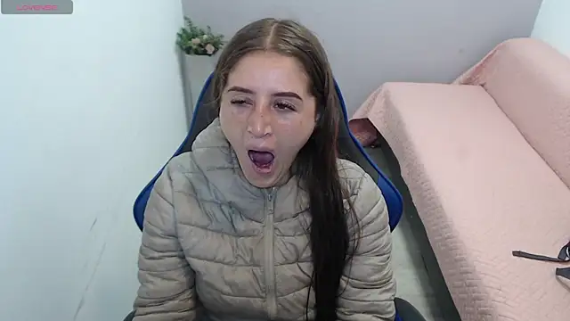 valerie diaz1 online show from 12/22/25, 01:41