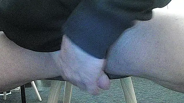 Snapshot of Nice8inchaussie chatting on 11/27/25, 05:48 Nice8inchaussie online show from 11/27/25, 05:48