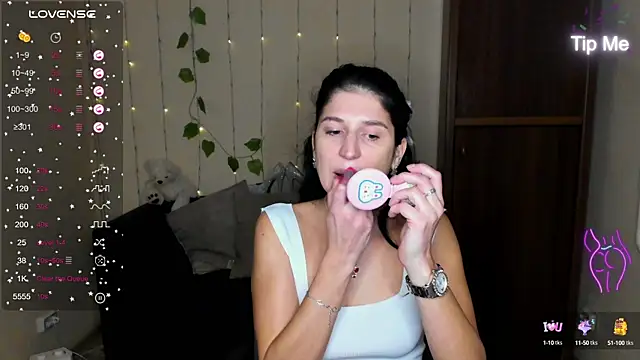 Alianna Solo Kisses online show from 01/25/25, 12:26