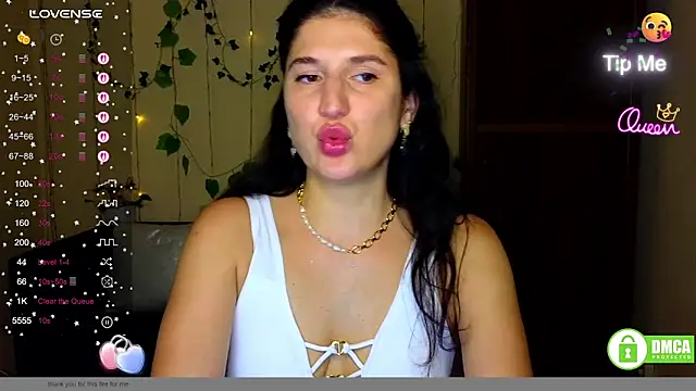 Snapshot of Alianna_Solo_Kisses chatting on 05/21/26, 11:28 Alianna Solo Kisses online show from 05/21/26, 11:28