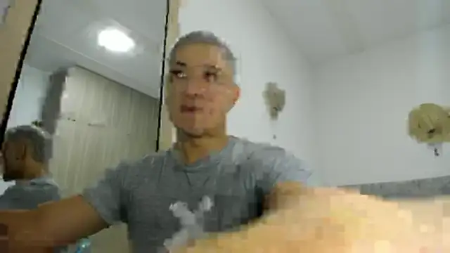 Snapshot of Valerioe chatting on 04/20/26, 03:37 Valerioe online show from 04/20/26, 03:37