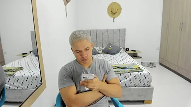 Snapshot of Valerioe chatting on 04/22/26, 03:24 Valerioe online show from 04/22/26, 03:24
