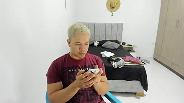 Snapshot of Valerioe chatting on 05/01/26, 04:33 Valerioe online show from 05/01/26, 04:33