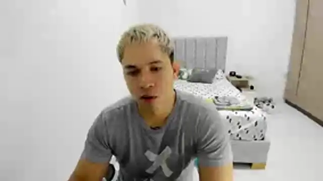 Snapshot of Valerioe chatting on 05/31/26, 08:54 Valerioe online show from 05/31/26, 08:54