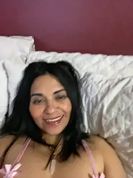 paolagomez  online show from 02/20/25, 10:27