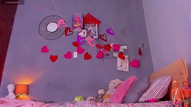 Snapshot of tiffbeatiful chatting on 02/13/25, 07:42 tiffbeatiful online show from 02/13/25, 07:42