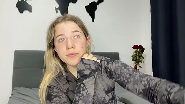 Embersweetbunny online show from 01/30/25, 06:54