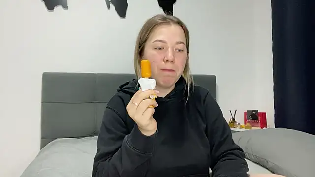 Embersweetbunny online show from 02/03/25, 03:17