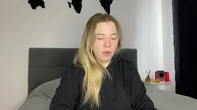 Embersweetbunny online show from 02/04/25, 07:51