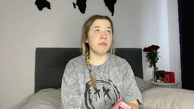 Embersweetbunny online show from 02/11/25, 01:30