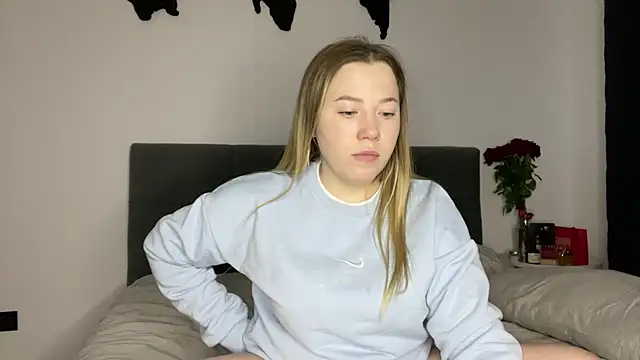 Embersweetbunny online show from 02/12/25, 03:49