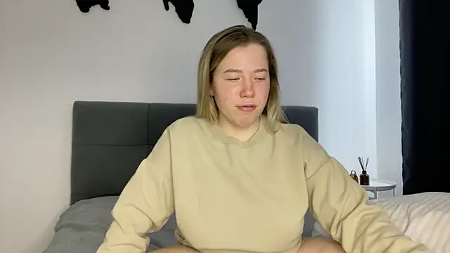 Embersweetbunny online show from 02/17/25, 11:23