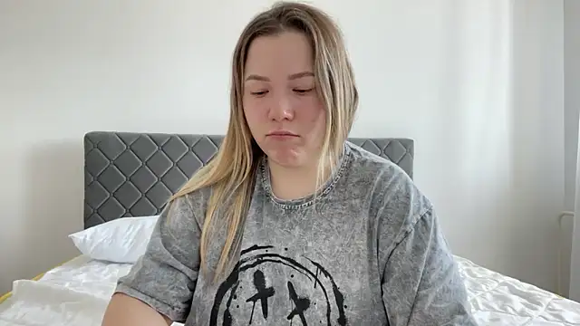 Embersweetbunny online show from 03/17/25, 09:55