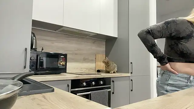 Embersweetbunny online show from 09/10/25, 05:51