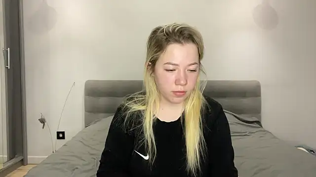 Embersweetbunny online show from 12/05/25, 06:22