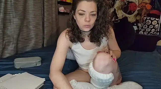 Snapshot of MiaElizabeth chatting on 03/02/25, 07:21 MiaElizabeth online show from 03/02/25, 07:21