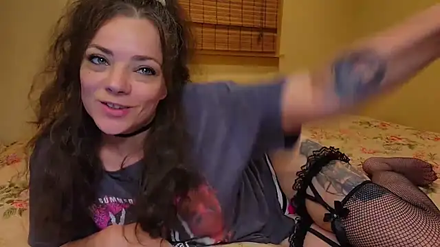 MiaElizabeth online show from 10/22/25, 09:09