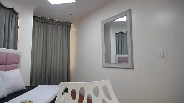 Snapshot of IssadoraJames chatting on 12/24/24, 01:28 IssadoraJames online show from 12/24/24, 01:28