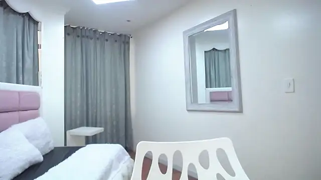 Snapshot of IssadoraJames chatting on 02/07/25, 06:34 IssadoraJames online show from 02/07/25, 06:34