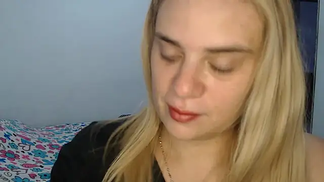 Elza Blonde online show from 02/13/25, 02:20