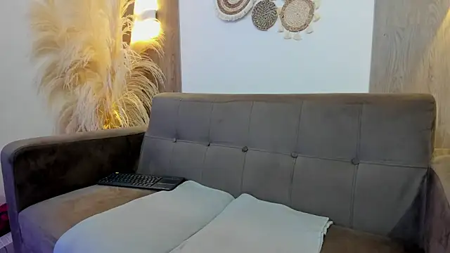 Lizzie Williams  online show from 11/30/25, 03:21