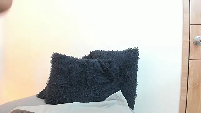 Lizzie Williams  online show from 12/21/25, 03:35