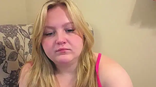 Snapshot of PhatAssBlond chatting on 04/18/26, 05:17 PhatAssBlond online show from 04/18/26, 05:17