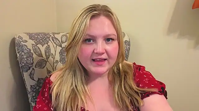 Snapshot of PhatAssBlond chatting on 04/19/26, 02:11 PhatAssBlond online show from 04/19/26, 02:11