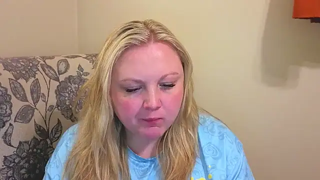 Snapshot of PhatAssBlond chatting on 04/27/26, 07:56 PhatAssBlond online show from 04/27/26, 07:56