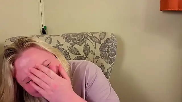 Snapshot of PhatAssBlond chatting on 06/24/26, 12:53 PhatAssBlond online show from 06/24/26, 12:53