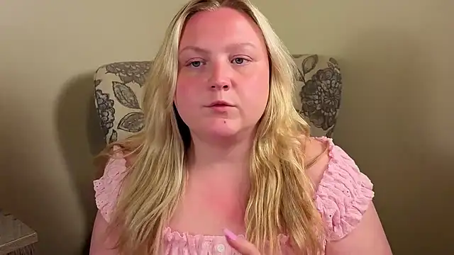 Snapshot of PhatAssBlond chatting on 07/02/26, 01:27 PhatAssBlond online show from 07/02/26, 01:27