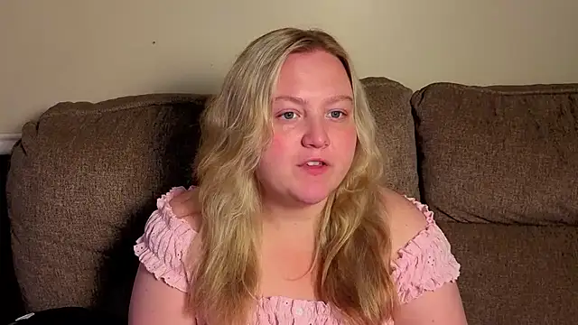 Snapshot of PhatAssBlond chatting on 07/15/26, 06:13 PhatAssBlond online show from 07/15/26, 06:13