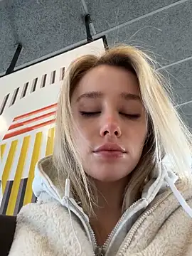 SSSATIVA model online show from 10/16/25, 12:44