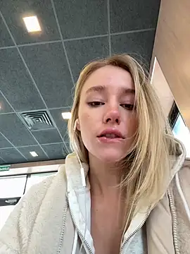 SSSATIVA model online show from 10/22/25, 12:44