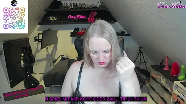 Snapshot of caro_kitten chatting on 10/25/25, 10:12 caro kitten online show from 10/25/25, 10:12